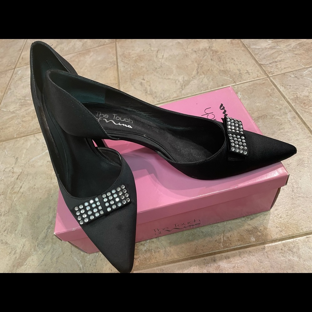 Black Pumps